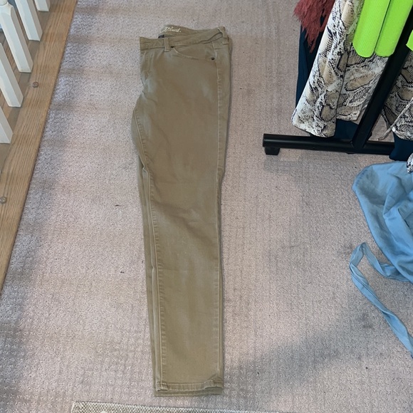 TAN NWOT Target pants size 10/30R - Picture 4 of 4